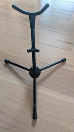 König & Meyer 14300 saxofoonstandaard voor alt en tenor, Ophalen, Zo goed als nieuw, Instrumentstandaard, Saxofoon