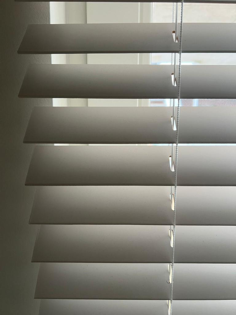 Offwhite jaloezieën 115,5 cm breedt, Ophalen of Verzenden, Zo goed als nieuw, Crème, 100 tot 150 cm