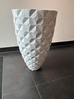 Witte bloempot met geometrisch patroon, Tuin en Terras, Ophalen, Steen, Minder dan 60 cm, Rond