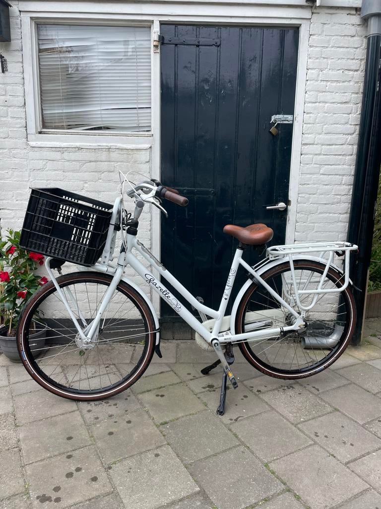 Mooie witte Gazelle Miss Grace damesfiets met GRATIS mand, Fietsen en Brommers, Ophalen, Gebruikt, Gazelle, Versnellingen