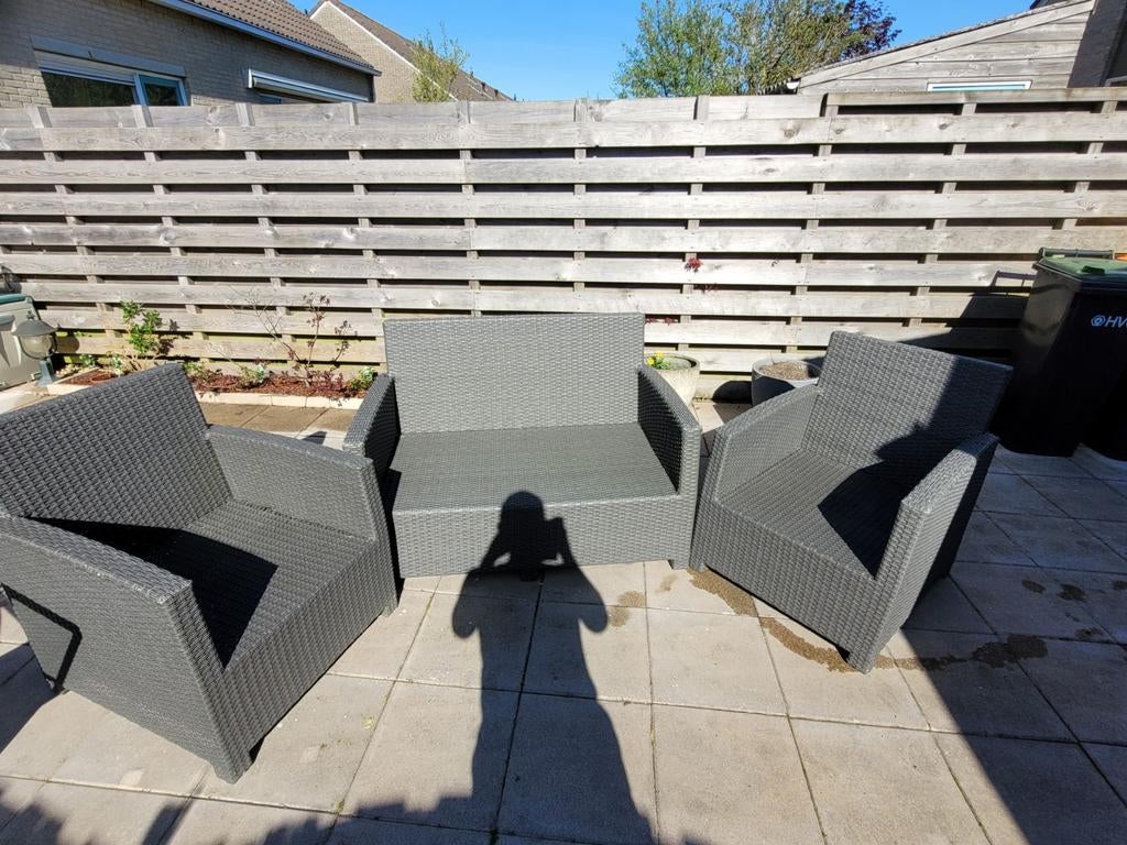 Gebruikte tuinset, 1 bank 2 stoelen.(geen kussens), Tuin en Terras, Tuinsets en Loungesets, Gebruikt, Kunststof, 4 zitplaatsen