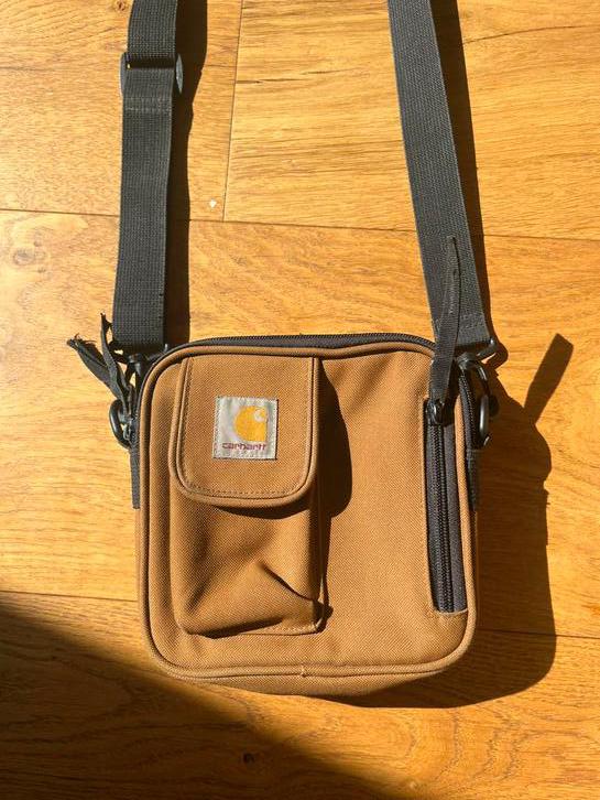 🔥Nieuw Carhartt schouder tasje🔥, Sieraden, Tassen en Uiterlijk, Overige merken, Bruin, Nieuw, Ophalen of Verzenden