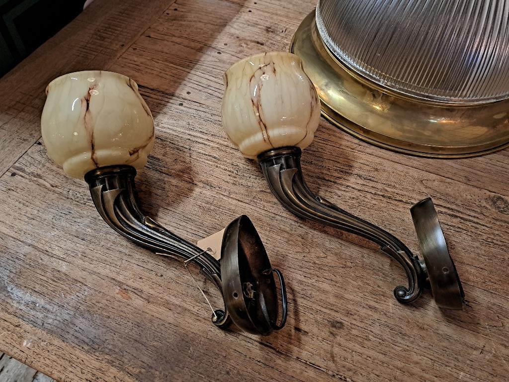 Een stel zeer mooie Art Deco wandlampen met gemarmerd glas, Antiek en Kunst, Ophalen