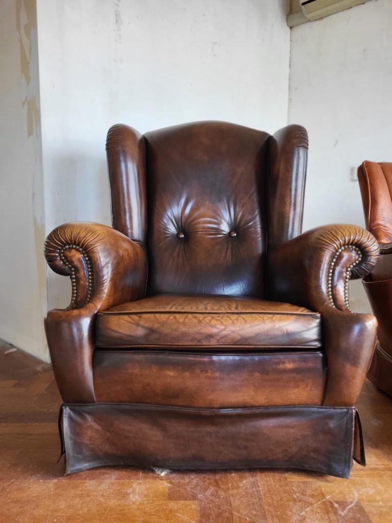 Klassieke leren oorfauteuil Chesterfield stijl Bruin leer, Huis en Inrichting, Stoelen, Ophalen, Bruin, Zo goed als nieuw, Eén