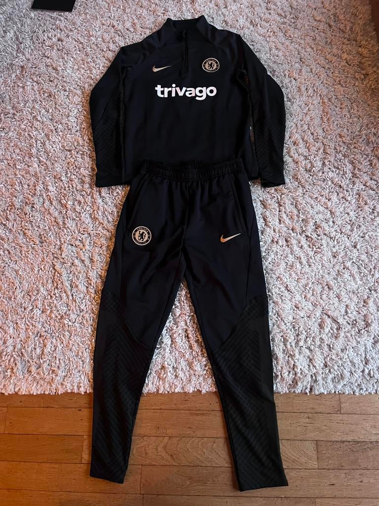 Nike trainingspak Chelsea maat 147-158, Ophalen, Zo goed als nieuw, Jongen of Meisje, Sport- of Zwemkleding