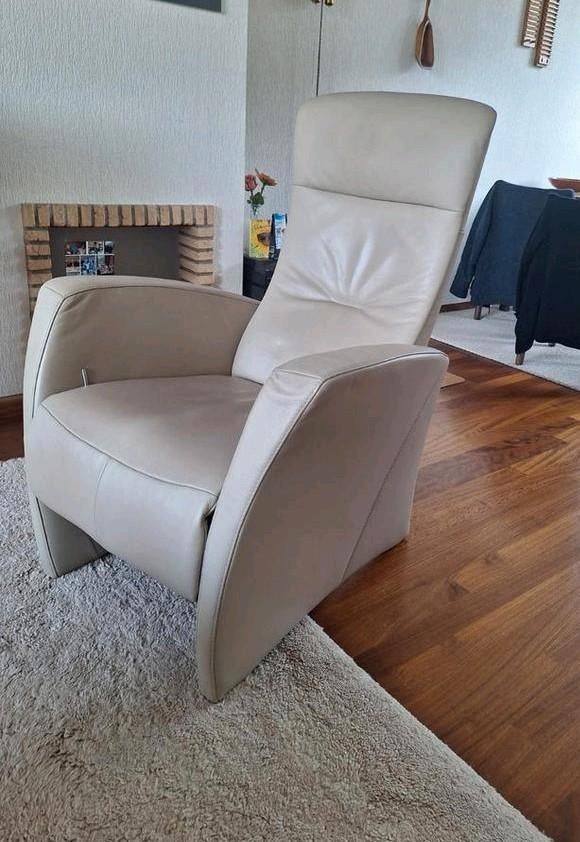 Beige Leren Relax Fauteuil - Handmatig Verstelbaar, Gebruikt, Ophalen of Verzenden, 75 tot 100 cm, Leer