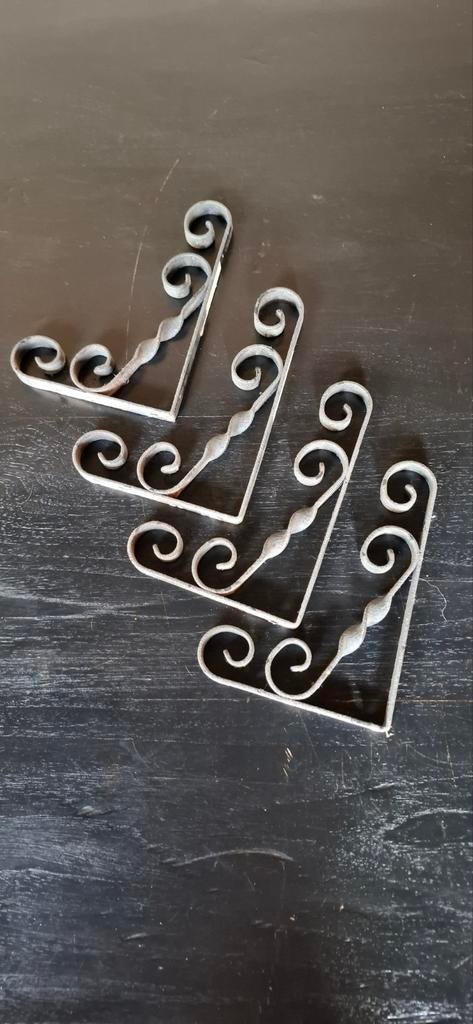 4 metalen wandplank haken - decoratief en stevig, Huis en Inrichting, Woonaccessoires | Wandplanken en Boekenplanken, Gebruikt