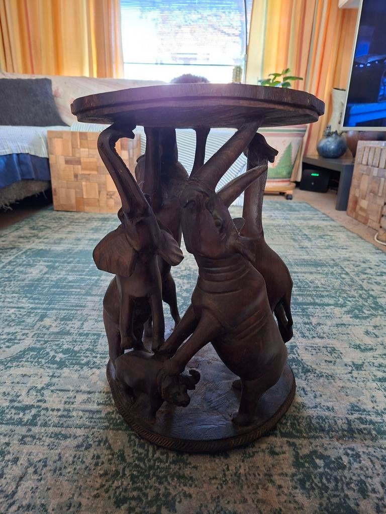 Houtsnijwerk bijzettafel met Afrikaanse dieren, Ophalen
