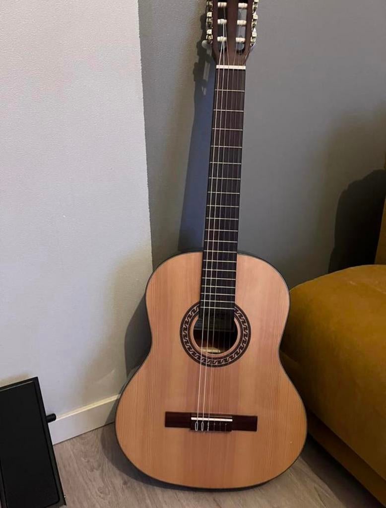 Gitaar te koop samen met accessoires(merk van Morgan), Ophalen, Zo goed als nieuw, Klassieke of Spaanse gitaar