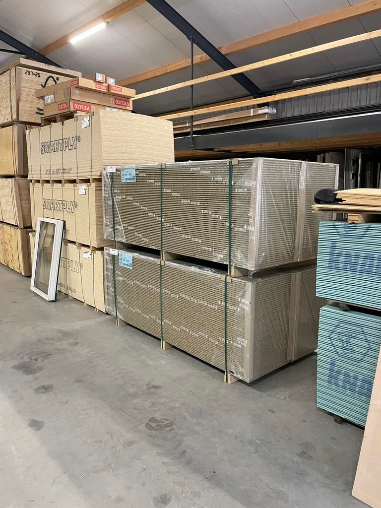 Grote voorraad spano platen 18*610*2440, Ophalen, Minder dan 3 meter, Zo goed als nieuw, W