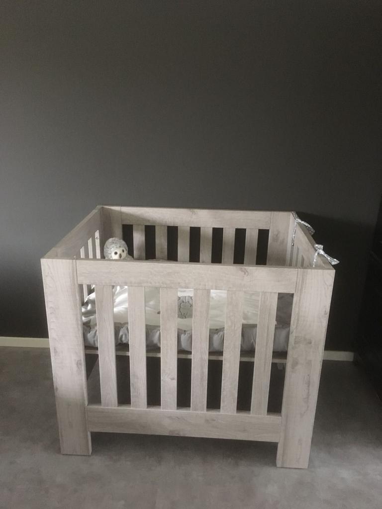 Houten babybox, Ophalen, Zo goed als nieuw, Ledikant
