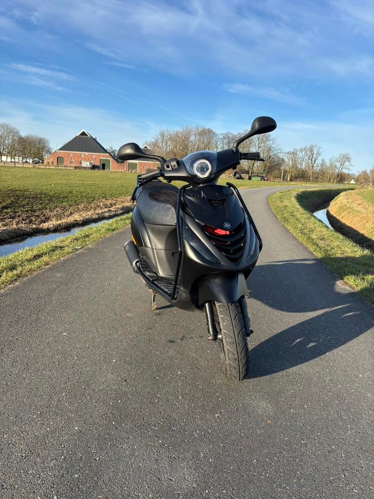 Piagio zip iget 2021, Fietsen en Brommers, Scooters | Piaggio, Ophalen, Gebruikt, Maximaal 45 km/u, Zip