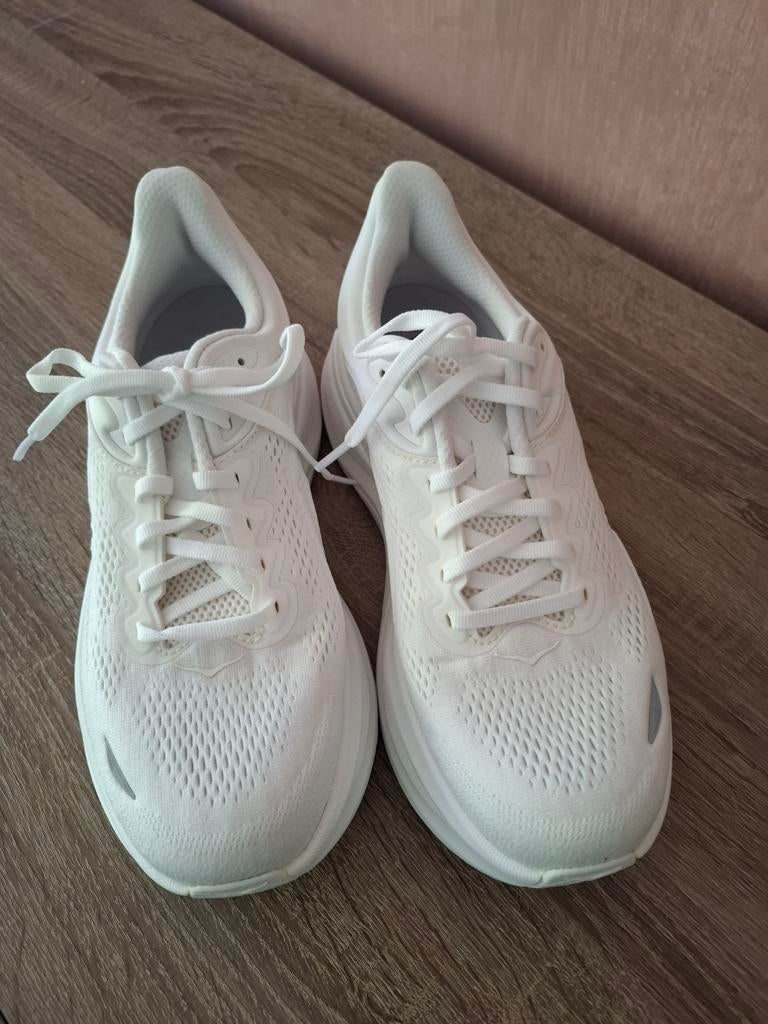 Gloednieuwe Hoka schoenen wit maat EU 40 2/3, Ophalen of Verzenden, Nieuw, Hardloopschoenen, Overige merken