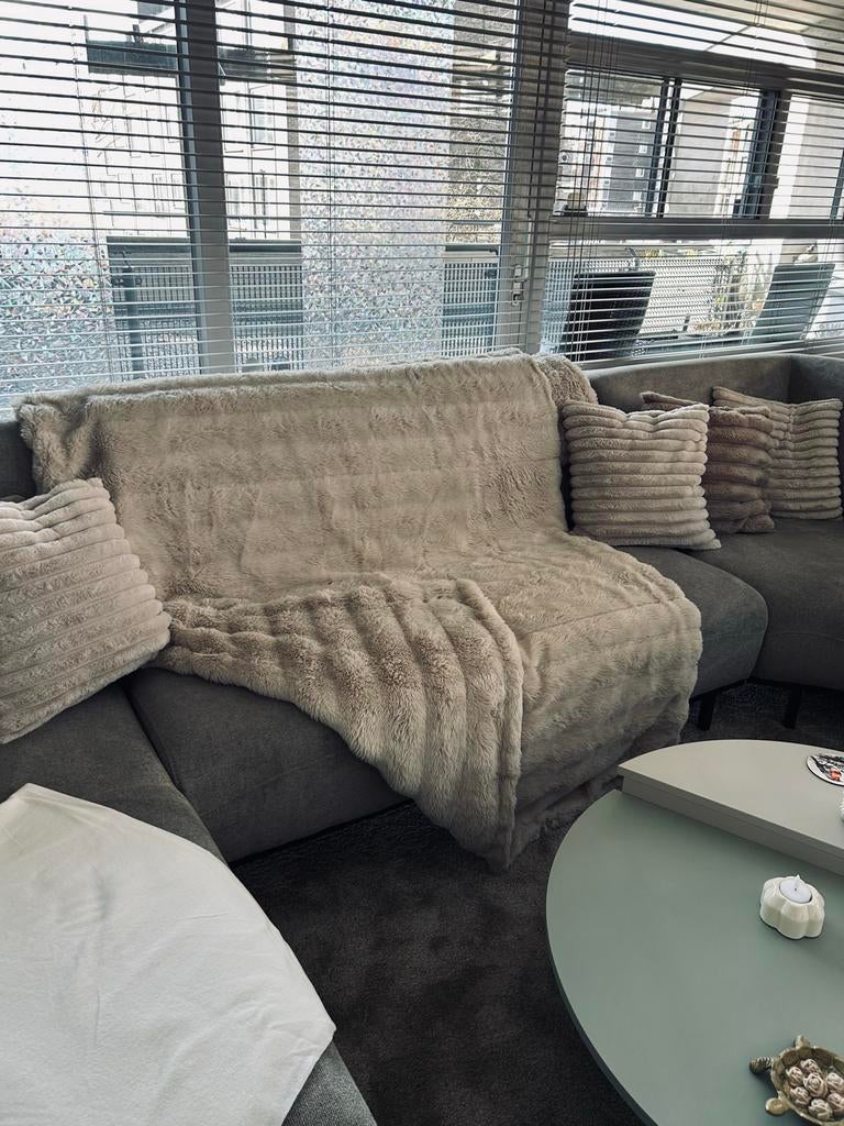 Luxe plaid van imitatiebont met 6 bijpassende kussenhoezen, Ophalen of Verzenden, Zo goed als nieuw, Beige, Rechthoekig