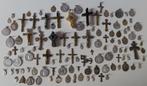 Koopje! Uit inboedel 115 religieuze hangers, broche, incl ve, Verzenden