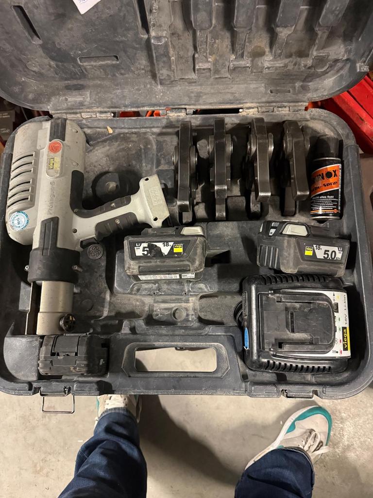 Viega perstang met bekken en accu's, Doe-het-zelf en Verbouw, Ophalen, Gebruikt