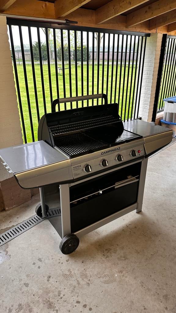 Campingaz Adelaide 4 Premium Deluxe gasbarbecue, Tuin en Terras, Gasbarbecues, Ophalen, Zo goed als nieuw