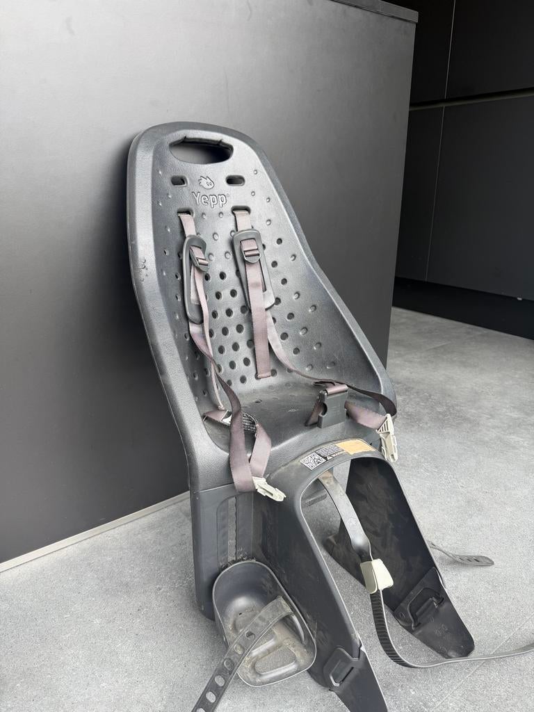 Yepp fietsstoeltje, Fietsen en Brommers, Fietsaccessoires | Fietsstoeltjes, Gebruikt, Achterzitje, Voetsteuntjes, Ophalen