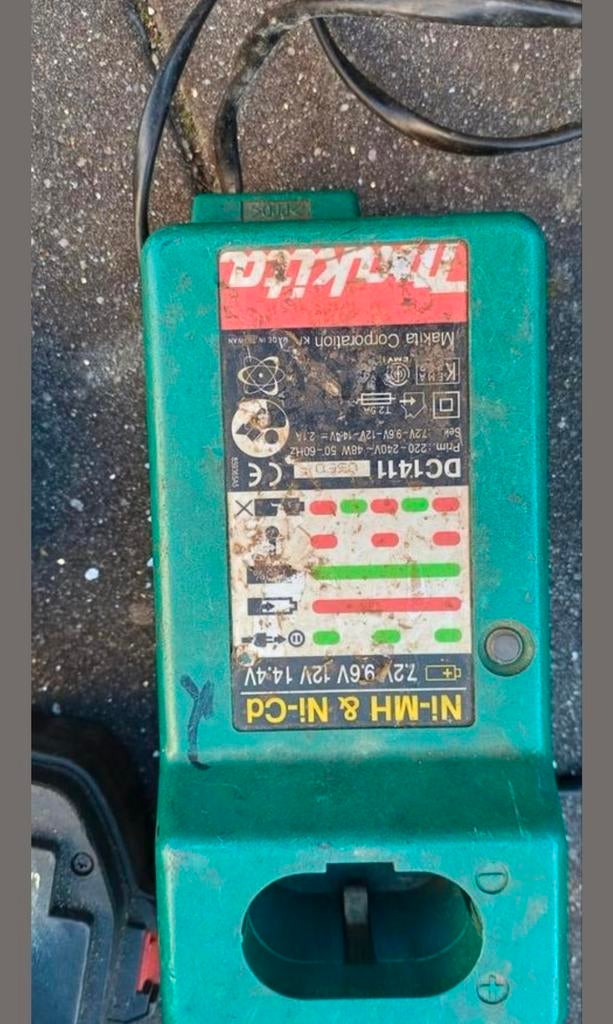 Makita batterijen 14.4V met lader, Ophalen of Verzenden
