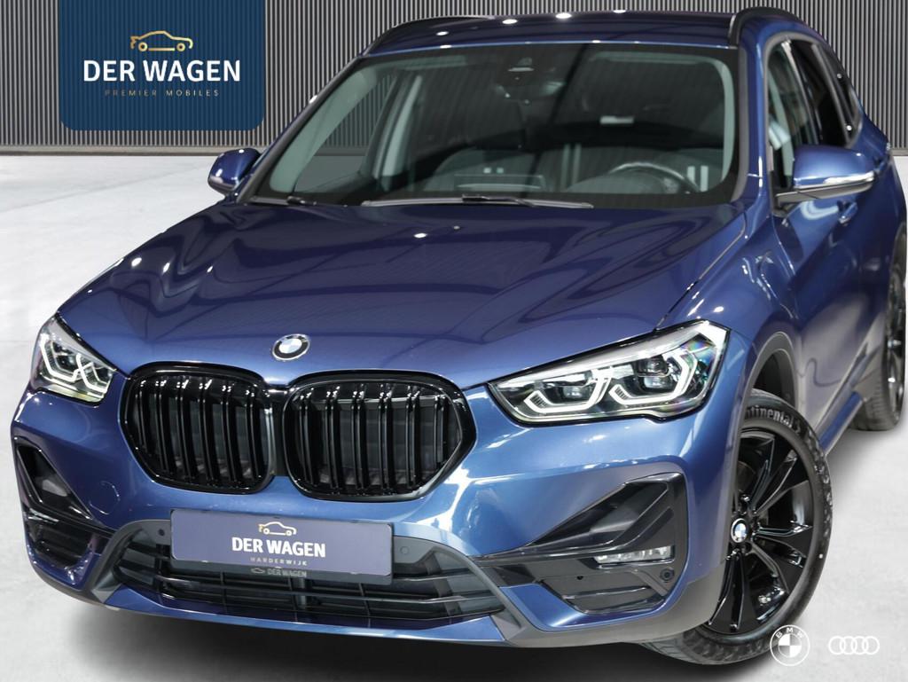 BMW X1 xDr25e SPORTLINE / HARMANKARDON / HEADUP / CARPLAY /, Auto's, BMW, Lichtsensor, Met garantie (alle), Blauw, Leder en Stof