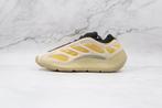 Yeezy Boost 700 Safflower | Maat 40, Kleding | Heren, Schoenen, Ophalen of Verzenden, Nieuw, Overige kleuren