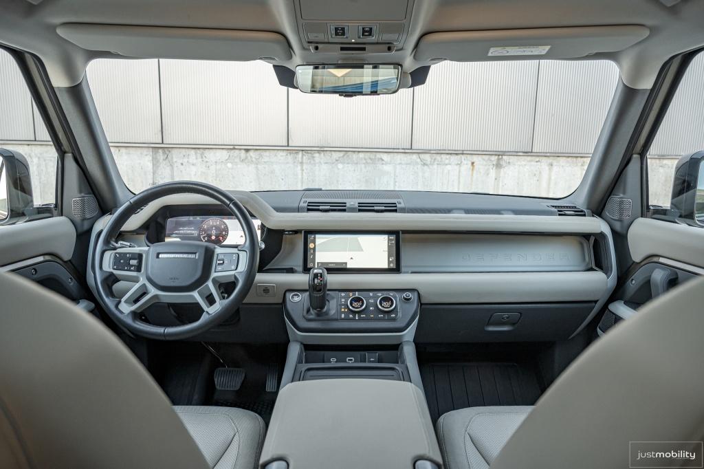 Land Rover Defender 110 3.0 P400 (400PK) FirstEdition, Pano,, Automaat, Gebruikt, Bruin, 2996 cc