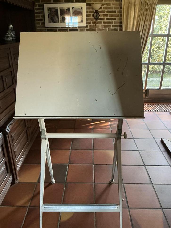 Gratis Tekentafel - Ideaal voor Creatievelingen!, Doe-het-zelf en Verbouw, Tekentafels, Gebruikt, Minder dan 130 cm, Ophalen of Verzenden