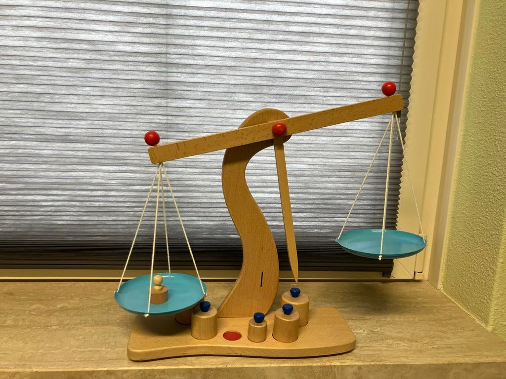 Houten weegschaal en houten speelgoed set, Kinderen en Baby's, Speelgoed | Houten speelgoed, Ophalen of Verzenden, Gebruikt, Overige typen