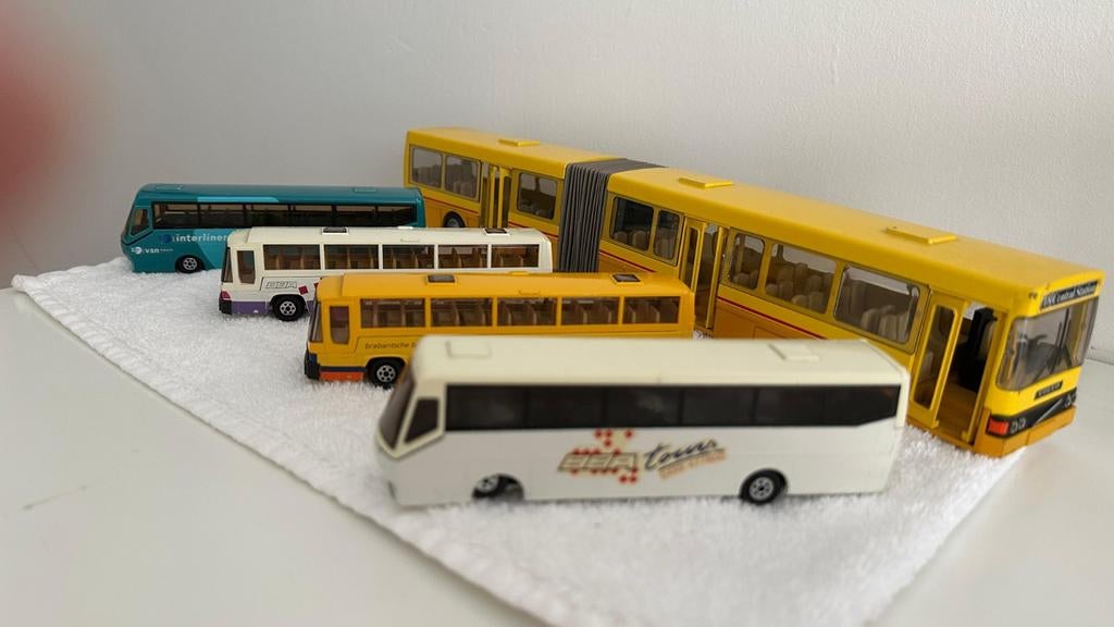Set van 5 miniatuur bussen - diverse modellen, Hobby en Vrije tijd, Ophalen of Verzenden