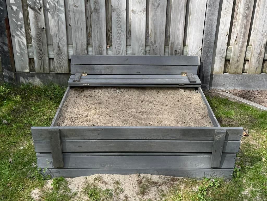 Zandbak met deksel en bankjes, Ophalen, Gebruikt