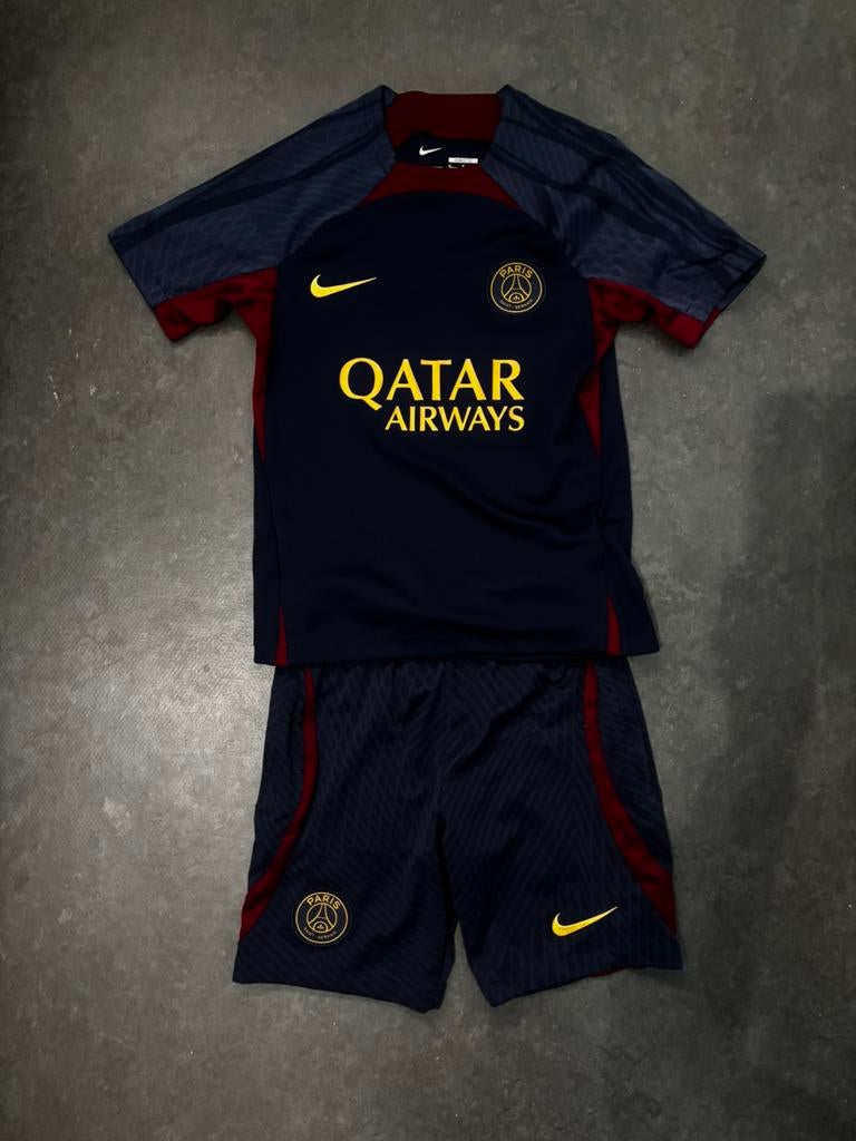 Voetbalset Paris st germain shirt 137-147 broek 128-137bl-rd, Sport en Fitness, Voetbal, Maat XS of kleiner, Ophalen of Verzenden