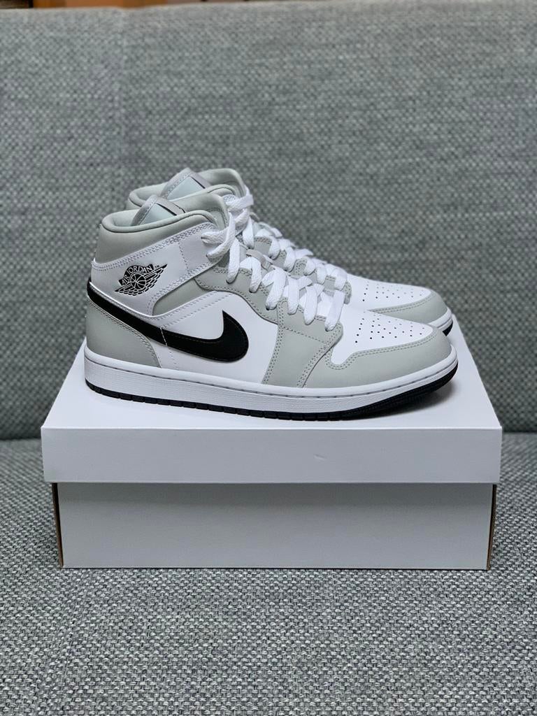 Jordan 1 mid light smoke grey 44, Overige kleuren, Nieuw, Ophalen of Verzenden, Sneakers of Gympen