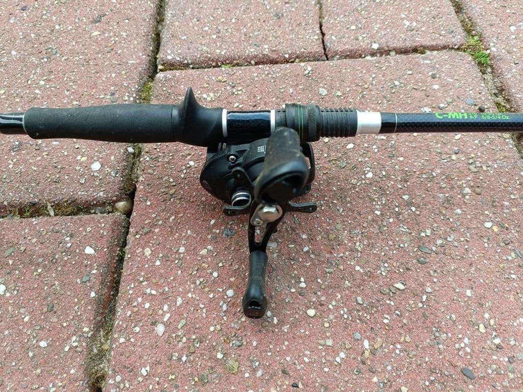 Gunki baitcaster 210cm eendelig, Watersport en Boten, Hengelsport | Roofvissen, Ophalen, Werphengel