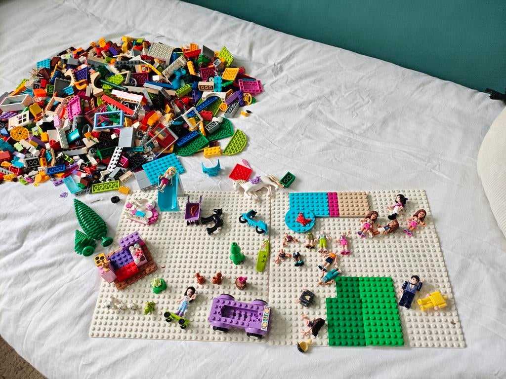Lego met twee platen en accessoires, Ophalen of Verzenden