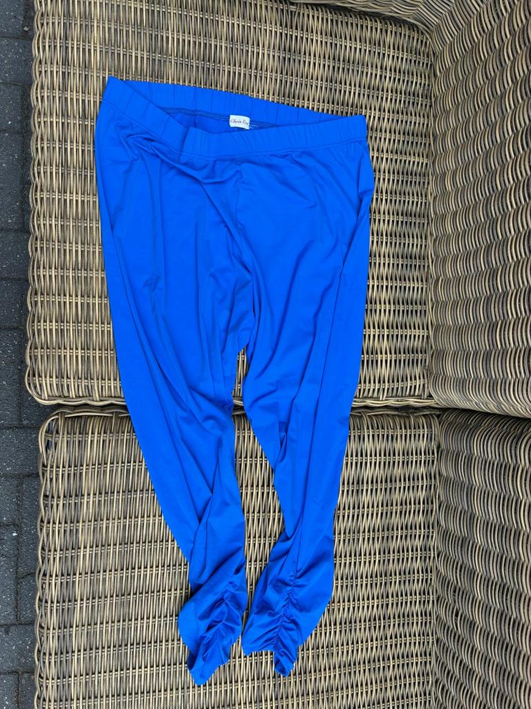 Blauwe legging met rimpels onderaan, Kleding | Dames, Ophalen of Verzenden, Zo goed als nieuw, Blauw, Broek of Spijkerbroek