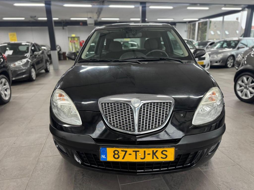 Lancia Ypsilon 1.2 1-eigenaar elektrische pakket stuurbekrac, Auto's, Lancia, Voorwielaandrijving, Stof, Gebruikt, Zwart