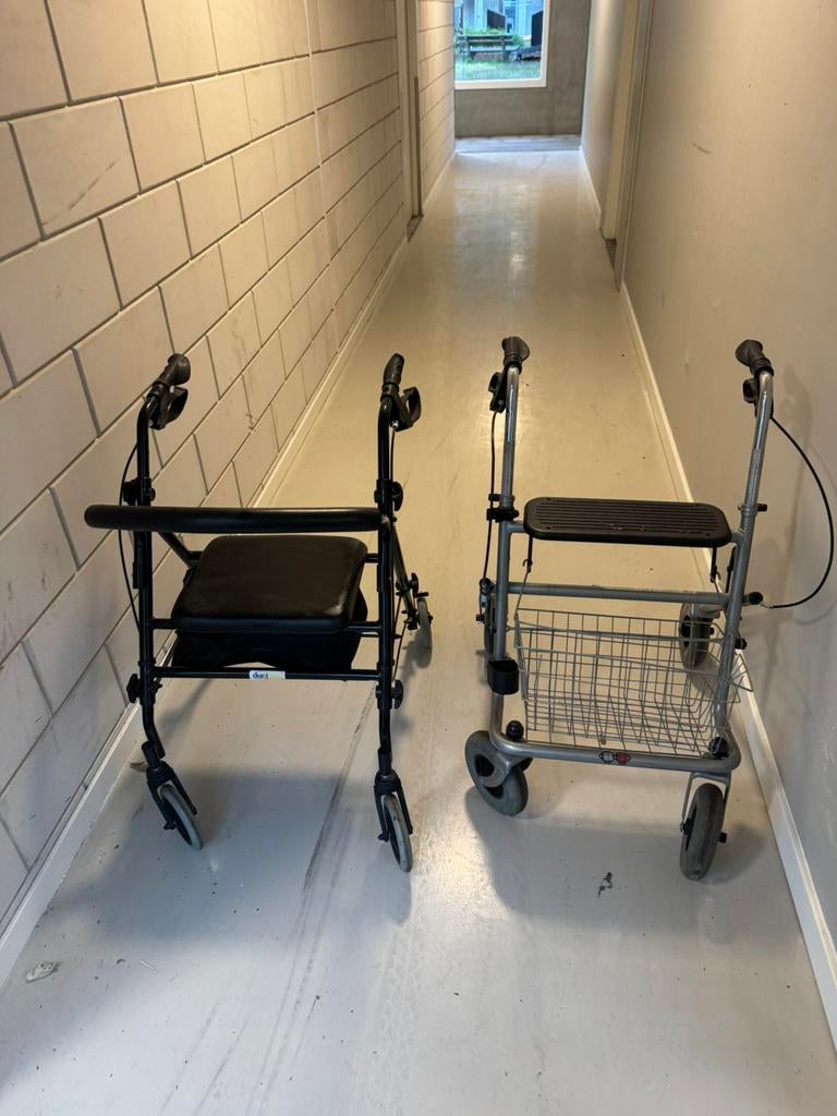 Lichtgewicht rollator 2x, Diversen, Ophalen of Verzenden, Zo goed als nieuw