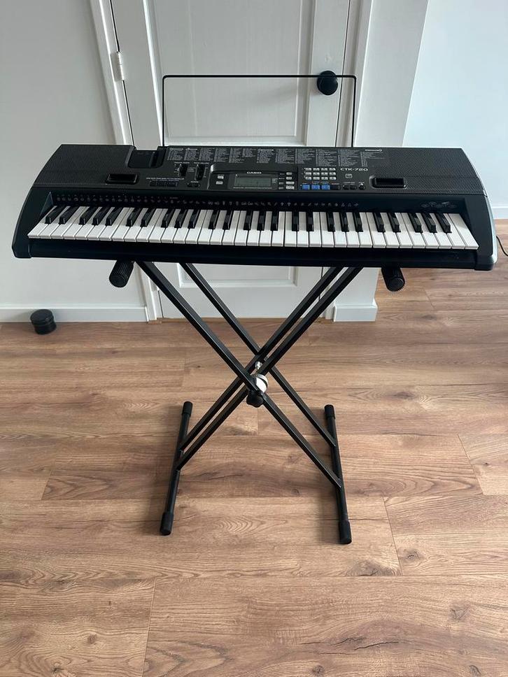 Casio CTK-720 keyboard inclusief standaard, Muziek en Instrumenten, Keyboards, Gebruikt, 61 toetsen, Casio, Met standaard, Ophalen