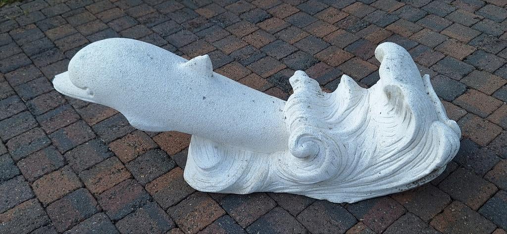 Tuinbeeld dolfijn op golf spuitfiguur., Ophalen, Gebruikt