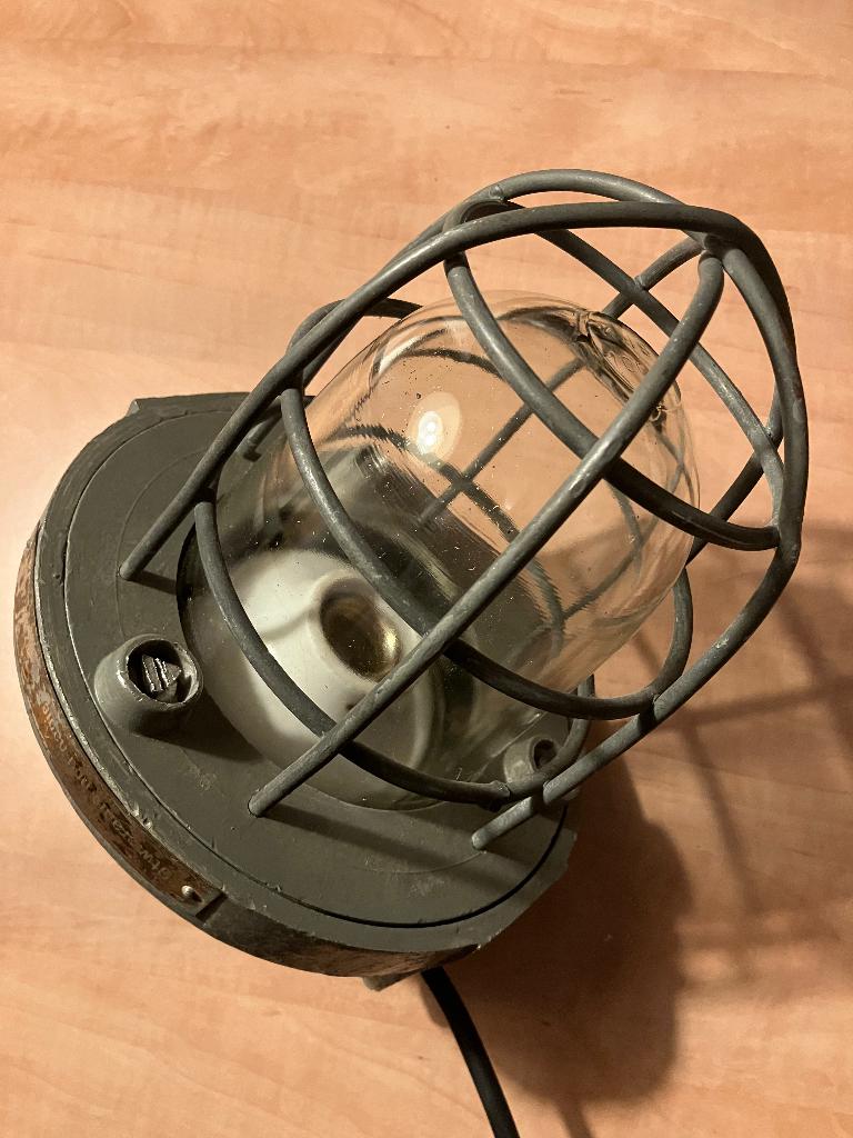 Industriele vintage buitenlamp / bull-eye / scheepslamp., Huis en Inrichting, Ophalen of Verzenden, Zo goed als nieuw