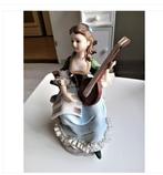 porselein beeld meisje met luit/hoog 20 cm, Ophalen of Verzenden, Gebruikt, Mens