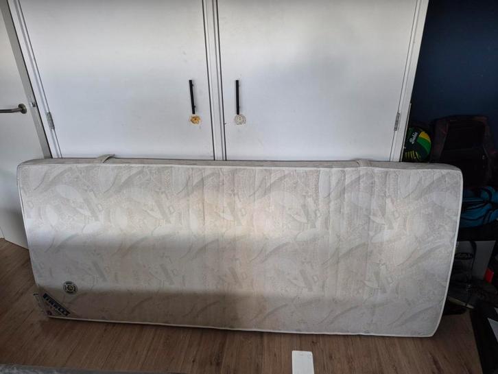 Gebruikt latex matras 210x90, Huis en Inrichting, Slaapkamer | Matrassen en Bedbodems, Gebruikt, Matras, 90 cm, 210 cm, Eenpersoons