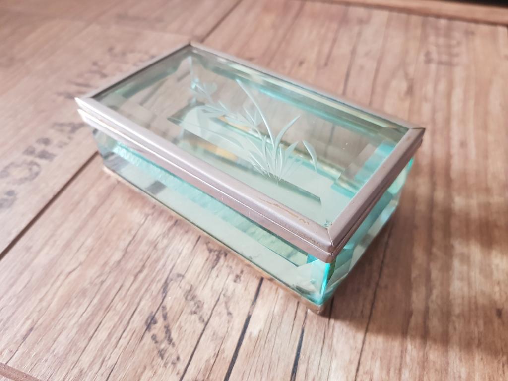 Oud glazen sierraden kistje met gegraveerde bloemen, Antiek en Kunst, Antiek | Glas en Kristal, Ophalen of Verzenden