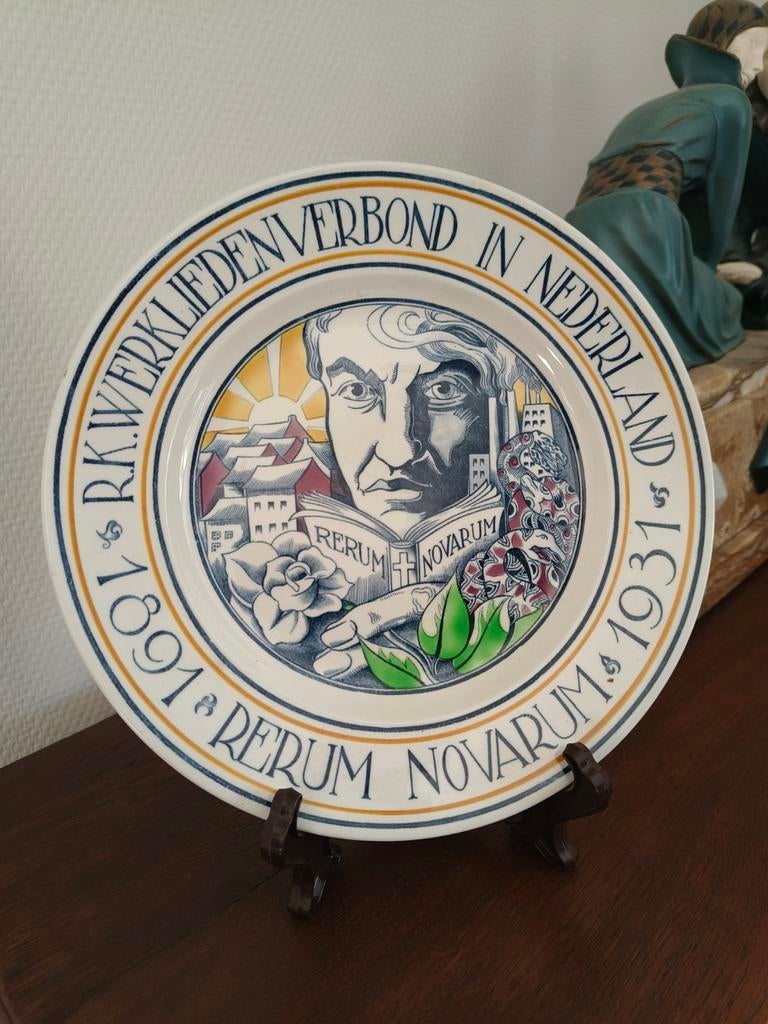 Wandbord Refum Novarum 1931 - De Sphinx Maastricht, Ophalen of Verzenden