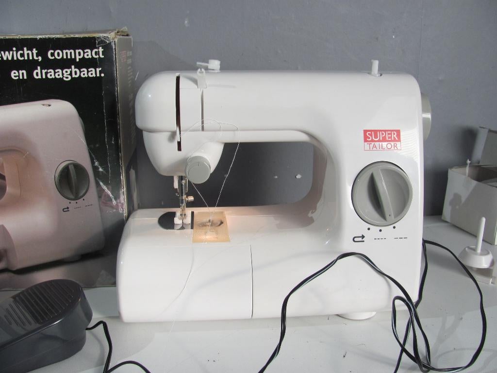 Super Tailor lichtgewicht,compact en draagbare naaimachine, Ophalen of Verzenden, Zo goed als nieuw, Naaimachine, Overige merken