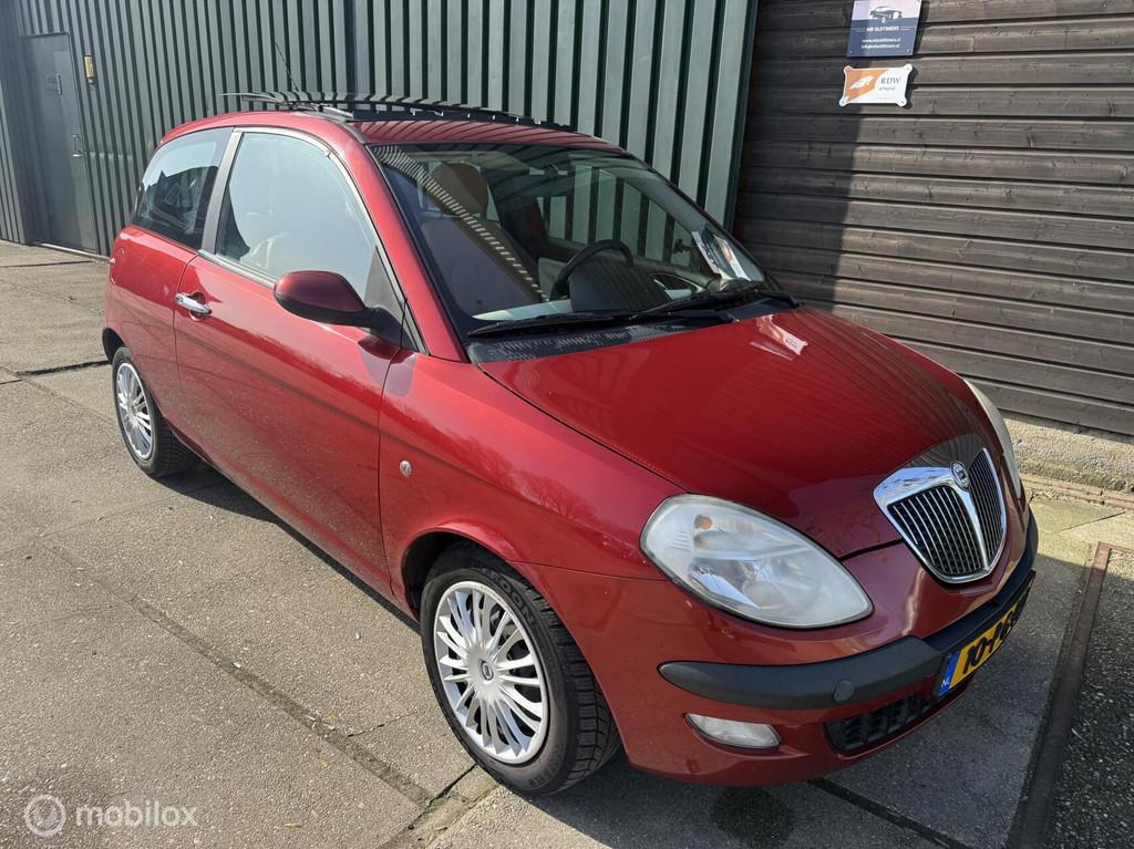 Lancia Ypsilon 1.4-16V Platino, Auto's, Lancia, 970 kg, 15 km/l, 400 kg, 1368 cc