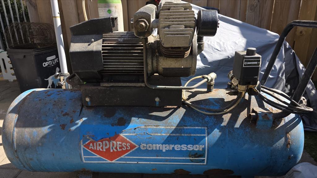 Startkast, oplader, auto lasapparaat en compressor, Ophalen, Gebruikt, 150 tot 250 ampère, Co2