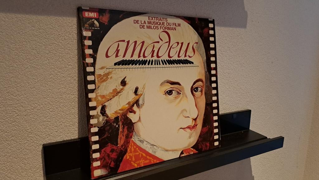 Amadeus, Ophalen of Verzenden, Zo goed als nieuw