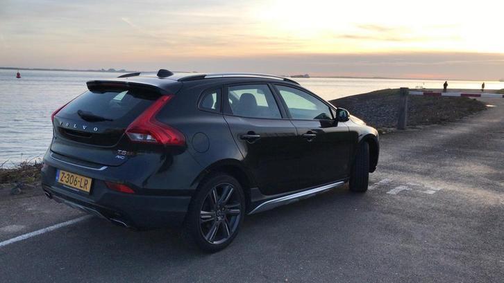 Volvo V40 Cross Country 2.5 T5 AWD Summum/255 pk/ luxe, Auto's, Automaat, Euro 5, Beige, Zwart