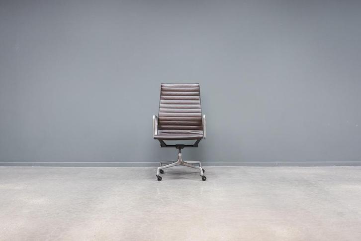 Eames EA119 office chair, Huis en Inrichting, Bureaustoelen, Bruin, Ophalen of Verzenden